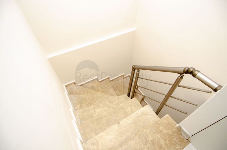 شقة 2 + 1 في مجمع 150 م من البحر