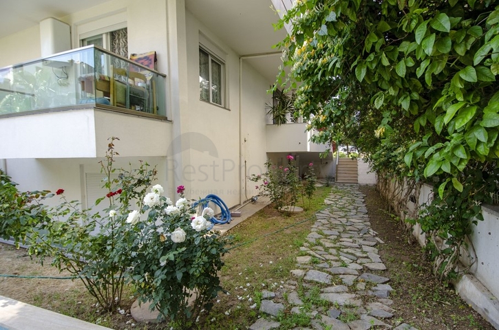 شقة 2 + 1 في مجمع 150 م من البحر