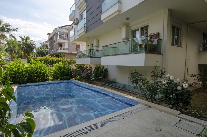 شقة 2 + 1 في مجمع 150 م من البحر