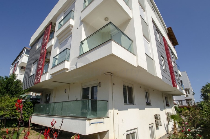 شقة 2 + 1 في مجمع 150 م من البحر