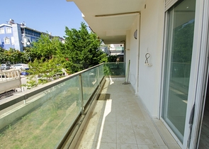 شقة 2 + 1 في مجمع 150 م من البحر