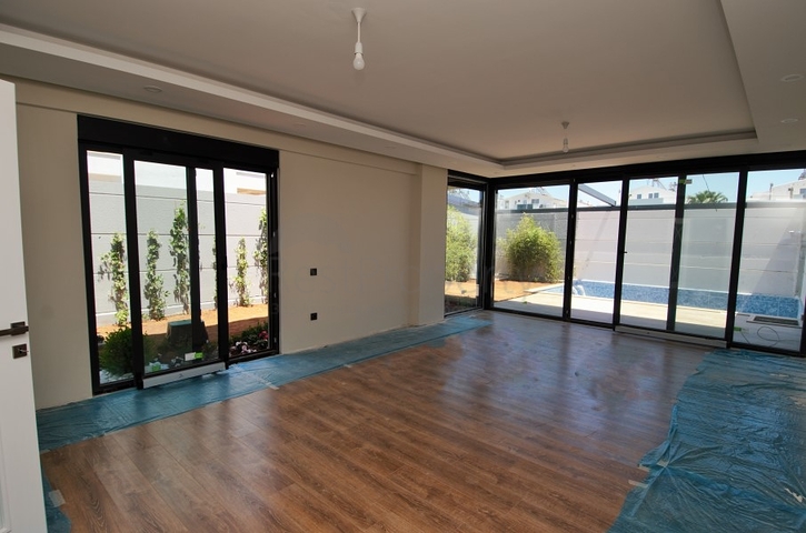 3 + 1 فلل في لارا كوندو أنطاليا