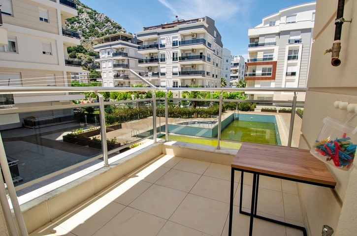 شقة 1 + 1 مع أثاث في مجمع في هورما كونيالتي أنطاليا