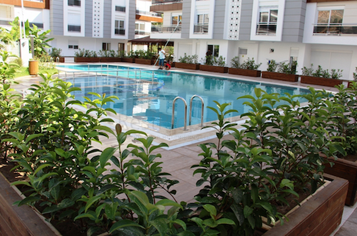 شقة 1 + 1 مع أثاث في مجمع في هورما كونيالتي أنطاليا