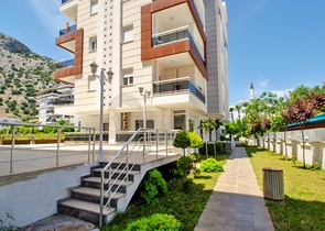 شقة 1 + 1 مع أثاث في مجمع في هورما كونيالتي أنطاليا