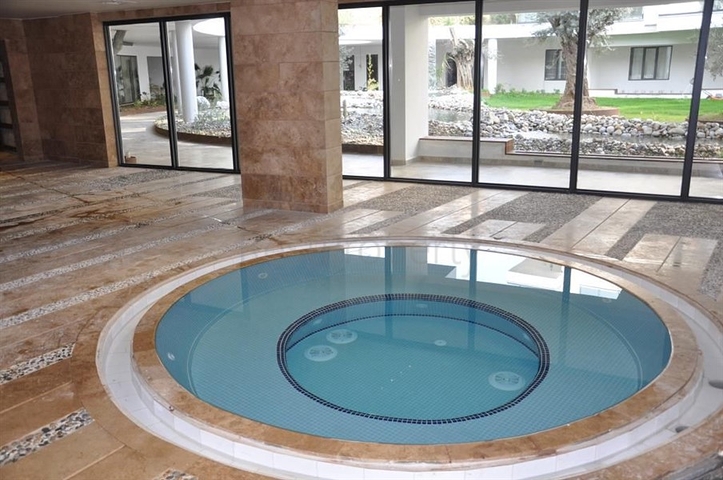 شقق بمساحات واحجام مختلفة للبيع 