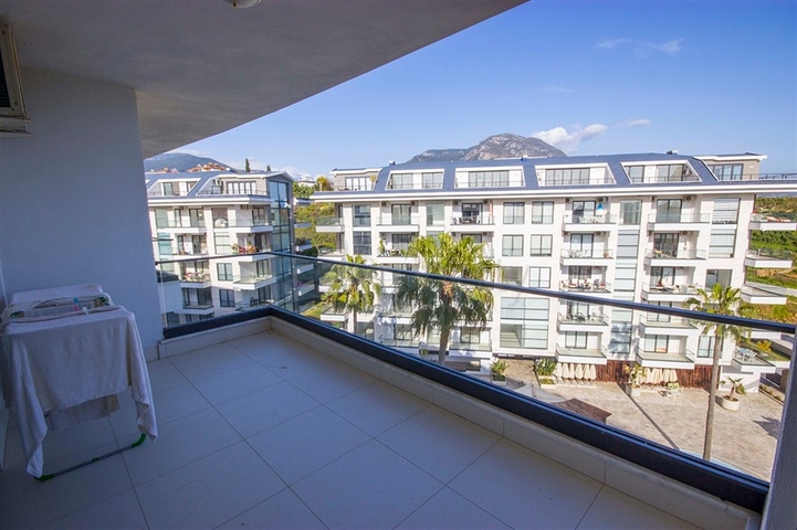 شقق بمساحات واحجام مختلفة للبيع 