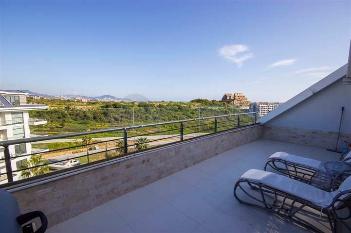 شقق بمساحات واحجام مختلفة للبيع 