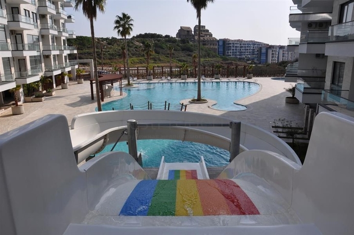 شقق بمساحات واحجام مختلفة للبيع 