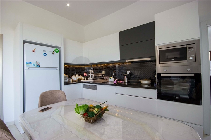 شقق بمساحات واحجام مختلفة للبيع 