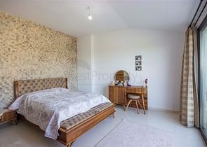 شقق بمساحات واحجام مختلفة للبيع 