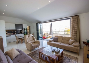 شقق بمساحات واحجام مختلفة للبيع 