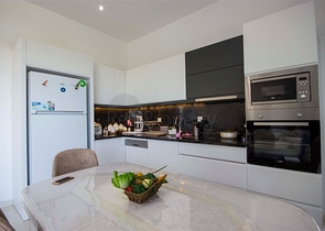 شقق بمساحات واحجام مختلفة للبيع 