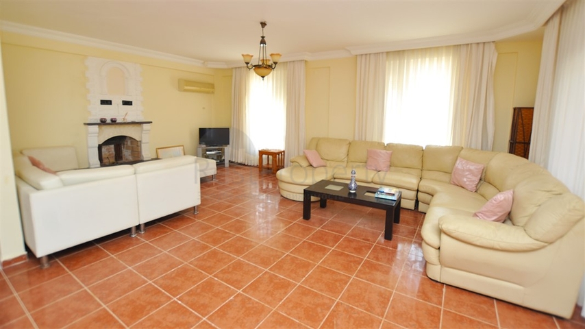 فيلا مستقلة باطلالة بحرية - بسعر مميز جدا 