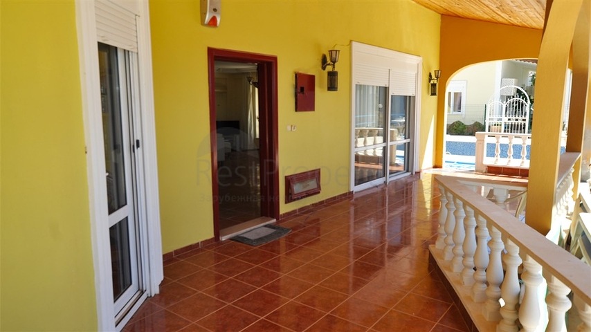 فيلا مستقلة باطلالة بحرية - بسعر مميز جدا 