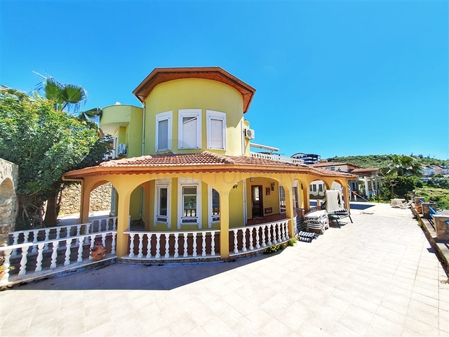 فيلا مستقلة باطلالة بحرية - بسعر مميز جدا 