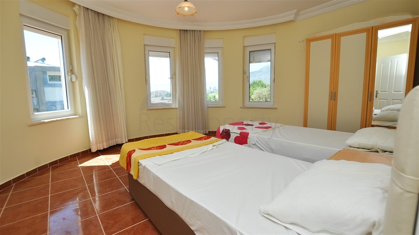 فيلا مستقلة باطلالة بحرية - بسعر مميز جدا 