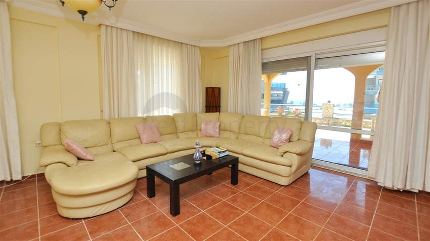 فيلا مستقلة باطلالة بحرية - بسعر مميز جدا 