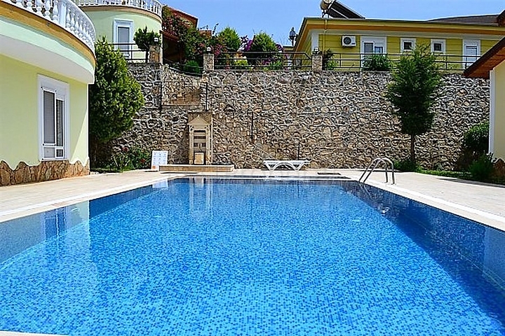 فيلا مستقلة باطلالة بحرية - بسعر مميز جدا 