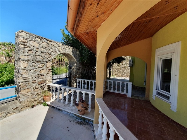 فيلا مستقلة باطلالة بحرية - بسعر مميز جدا 