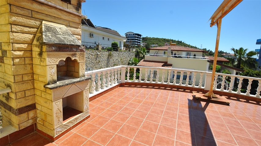 فيلا مستقلة باطلالة بحرية - بسعر مميز جدا 