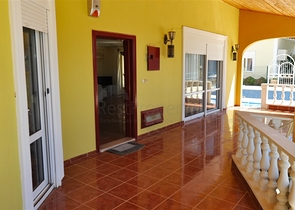 فيلا مستقلة باطلالة بحرية - بسعر مميز جدا 