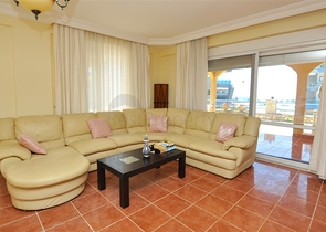 فيلا مستقلة باطلالة بحرية - بسعر مميز جدا 