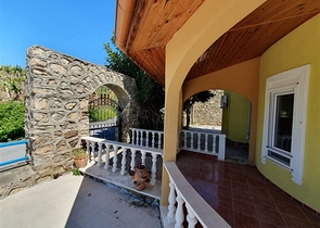 فيلا مستقلة باطلالة بحرية - بسعر مميز جدا 