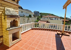 فيلا مستقلة باطلالة بحرية - بسعر مميز جدا 