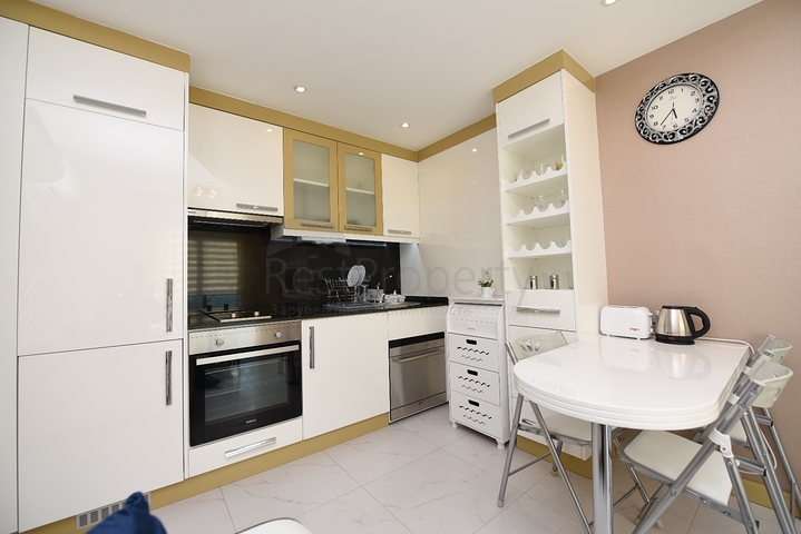 مركز الانيا - غرفة نوم وصالة مفروشة ضمن مجمع سكني 