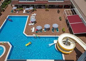 مركز الانيا - غرفة نوم وصالة مفروشة ضمن مجمع سكني 