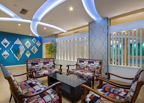 مركز الانيا - غرفة نوم وصالة مفروشة ضمن مجمع سكني 