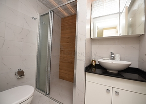 مركز الانيا - غرفة نوم وصالة مفروشة ضمن مجمع سكني 