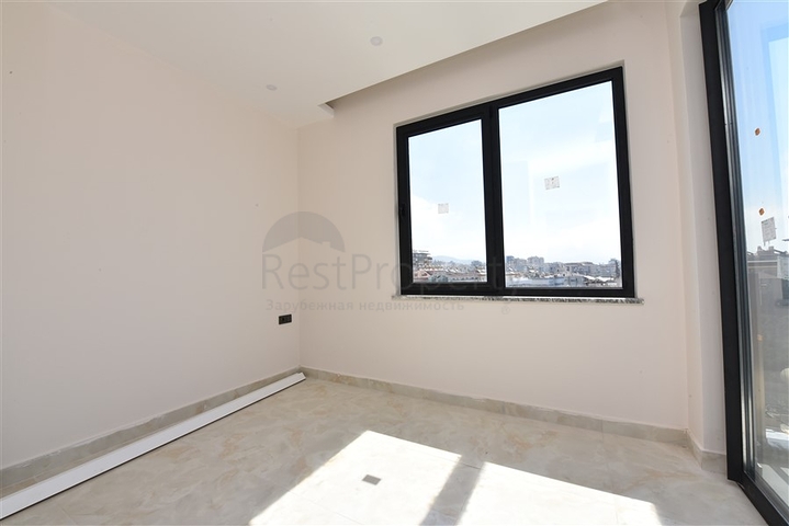 مجمع قيد الانشاء باطلالة بحرية خلابة في مركز الانيا 