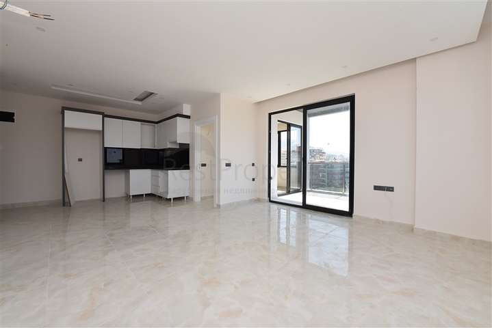 مجمع قيد الانشاء باطلالة بحرية خلابة في مركز الانيا 