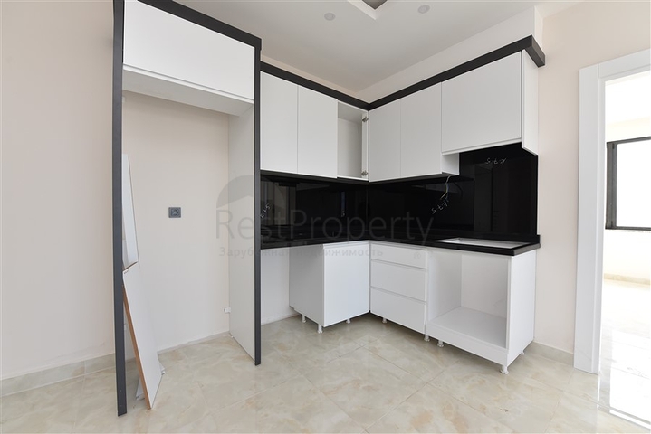 مجمع قيد الانشاء باطلالة بحرية خلابة في مركز الانيا 