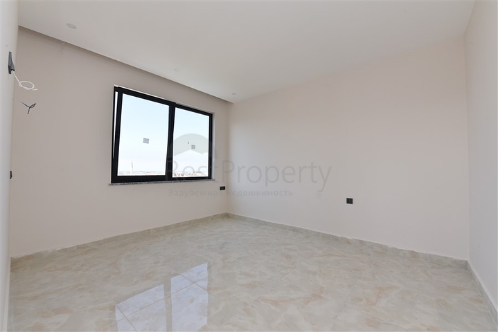 مجمع قيد الانشاء باطلالة بحرية خلابة في مركز الانيا 