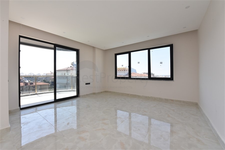 مجمع قيد الانشاء باطلالة بحرية خلابة في مركز الانيا 