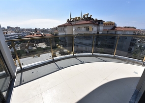 مجمع قيد الانشاء باطلالة بحرية خلابة في مركز الانيا 