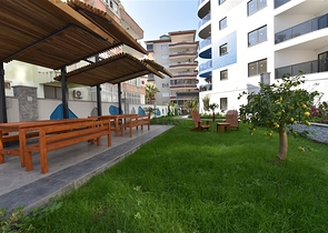 مجمع قيد الانشاء باطلالة بحرية خلابة في مركز الانيا 