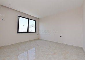 مجمع قيد الانشاء باطلالة بحرية خلابة في مركز الانيا 