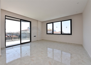 مجمع قيد الانشاء باطلالة بحرية خلابة في مركز الانيا 