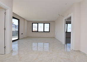 مجمع قيد الانشاء باطلالة بحرية خلابة في مركز الانيا 