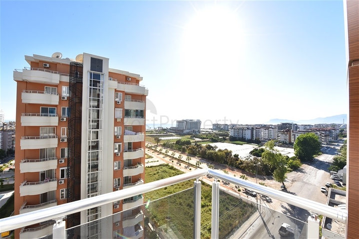 شقة للبيع في الانيا - من تصميم غرفة نوم وصالة ضمن مجمع سكني في مهموتلار 