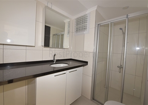 شقة للبيع في الانيا - من تصميم غرفة نوم وصالة ضمن مجمع سكني في مهموتلار 