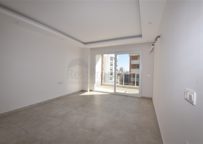 شقة للبيع في الانيا - من تصميم غرفة نوم وصالة ضمن مجمع سكني في مهموتلار 