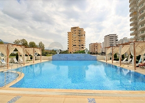 شقة للبيع في الانيا - من تصميم غرفة نوم وصالة ضمن مجمع سكني في مهموتلار 