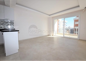 شقة للبيع في الانيا - من تصميم غرفة نوم وصالة ضمن مجمع سكني في مهموتلار 