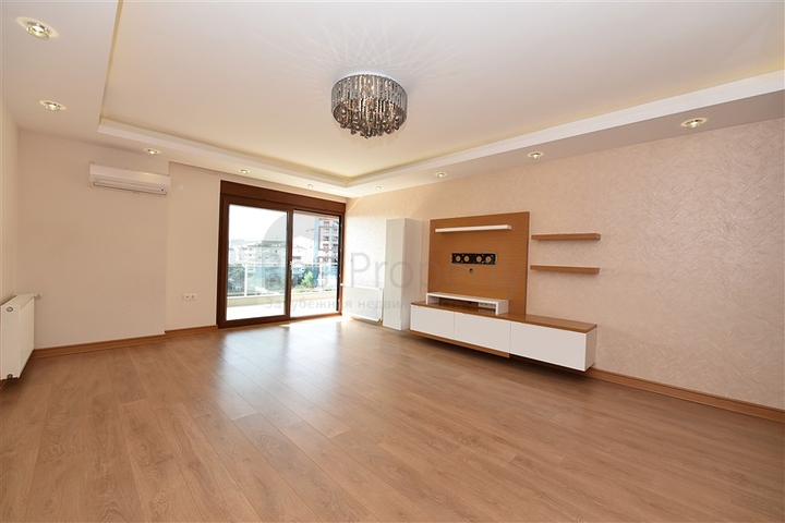 لعشاق الفخامة والتميز - شقة من تصميم خمس غرف وصالة قي منطقة جيكجلي الراقية 