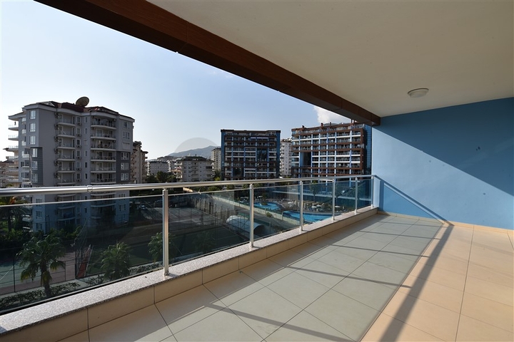 لعشاق الفخامة والتميز - شقة من تصميم خمس غرف وصالة قي منطقة جيكجلي الراقية 